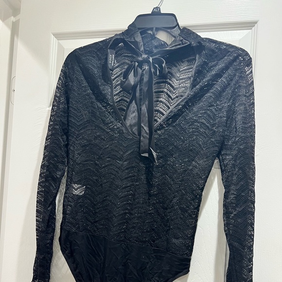 VICI ANNABELLA CROCHET LACE MOCK NECK BODYSUIT - BLACK - Picture 2 of 5